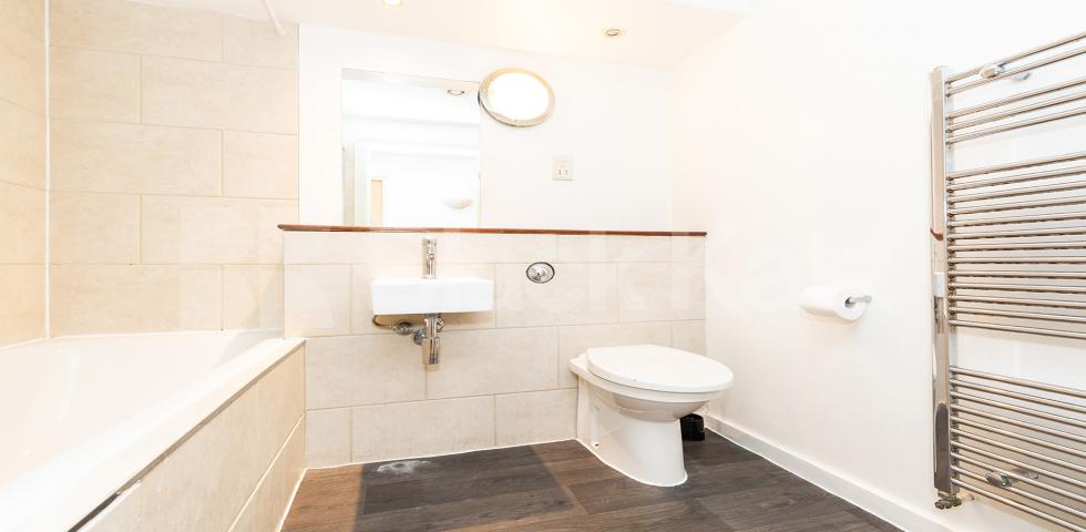 			3 Bedroom, 2 bath, 1 reception Apartment			 Farringdon Road EC1R, CLARKENWELL / FARRINGDON